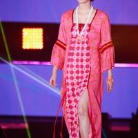 新川優愛『GirlsAward 2022 S/S』ANNA SUI