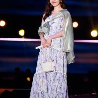 鈴木愛理『GirlsAward 2022 S/S』dazzlin