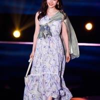 鈴木愛理『GirlsAward 2022 S/S』dazzlin