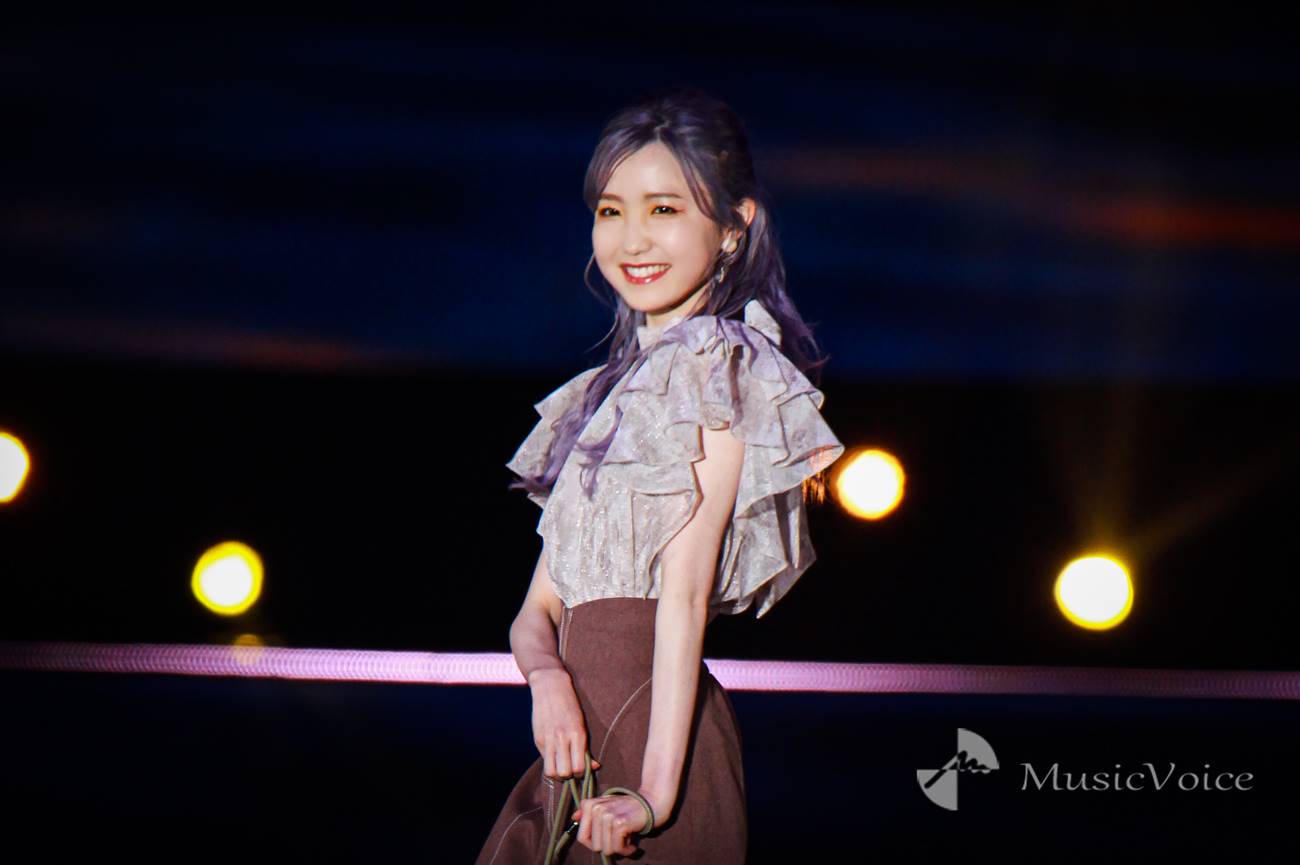 AKB48本田仁美、マーメイドスカートで美しいシルエット