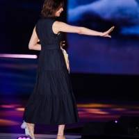 櫻坂46渡邉理佐『GirlsAward 2022 S/S』dazzlin