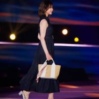 櫻坂46渡邉理佐『GirlsAward 2022 S/S』dazzlin