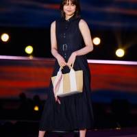 櫻坂46渡邉理佐『GirlsAward 2022 S/S』dazzlin