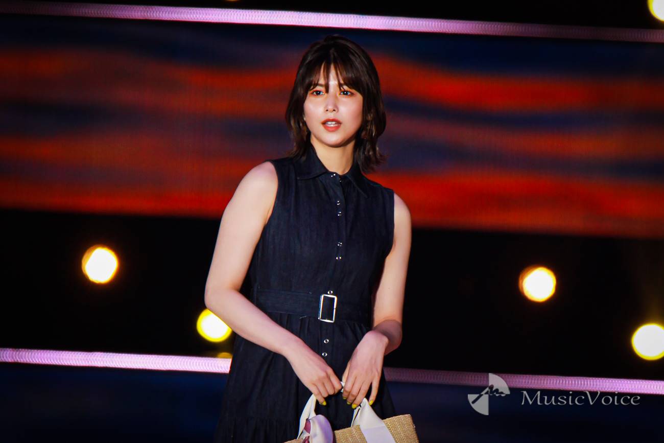櫻坂46渡邉理佐、ティアードワンピ　大人キレイに着こなし