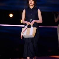 櫻坂46渡邉理佐『GirlsAward 2022 S/S』dazzlin