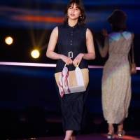 櫻坂46渡邉理佐『GirlsAward 2022 S/S』dazzlin