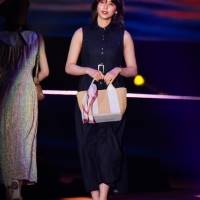 櫻坂46渡邉理佐『GirlsAward 2022 S/S』dazzlin