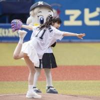元乃木坂46高山一実、地元千葉で初始球式