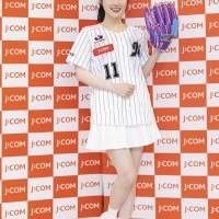 元乃木坂46高山一実、地元千葉で初始球式