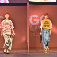HKT48宮崎想乃＆山下エミリー、華麗にランウェイ