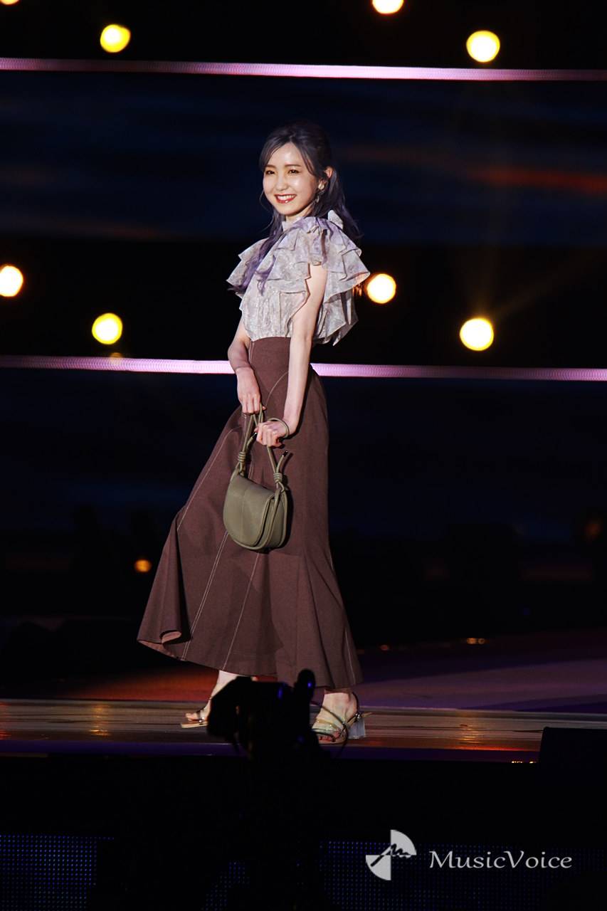 AKB48本田仁美、爽やかにランウェイ：「GirlsAward」
