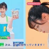 福原遥、真剣な表情で手際よく料理