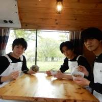 キンプリがキャンピングカーで全国行脚、道の駅料理対決：『King & Princeる。』