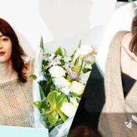 広瀬すず、24歳サプライズ　うっとり美背中で花束