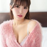 ききまる、肌見せ全開の写真集　先行カット第２弾