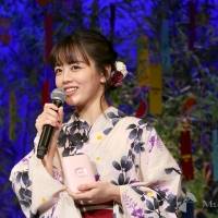 広瀬すず＆伊原六花『富士フイルムinstax“チェキ”』新製品発表会
