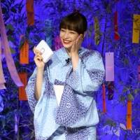 広瀬すず＆伊原六花『富士フイルムinstax“チェキ”』新製品発表会