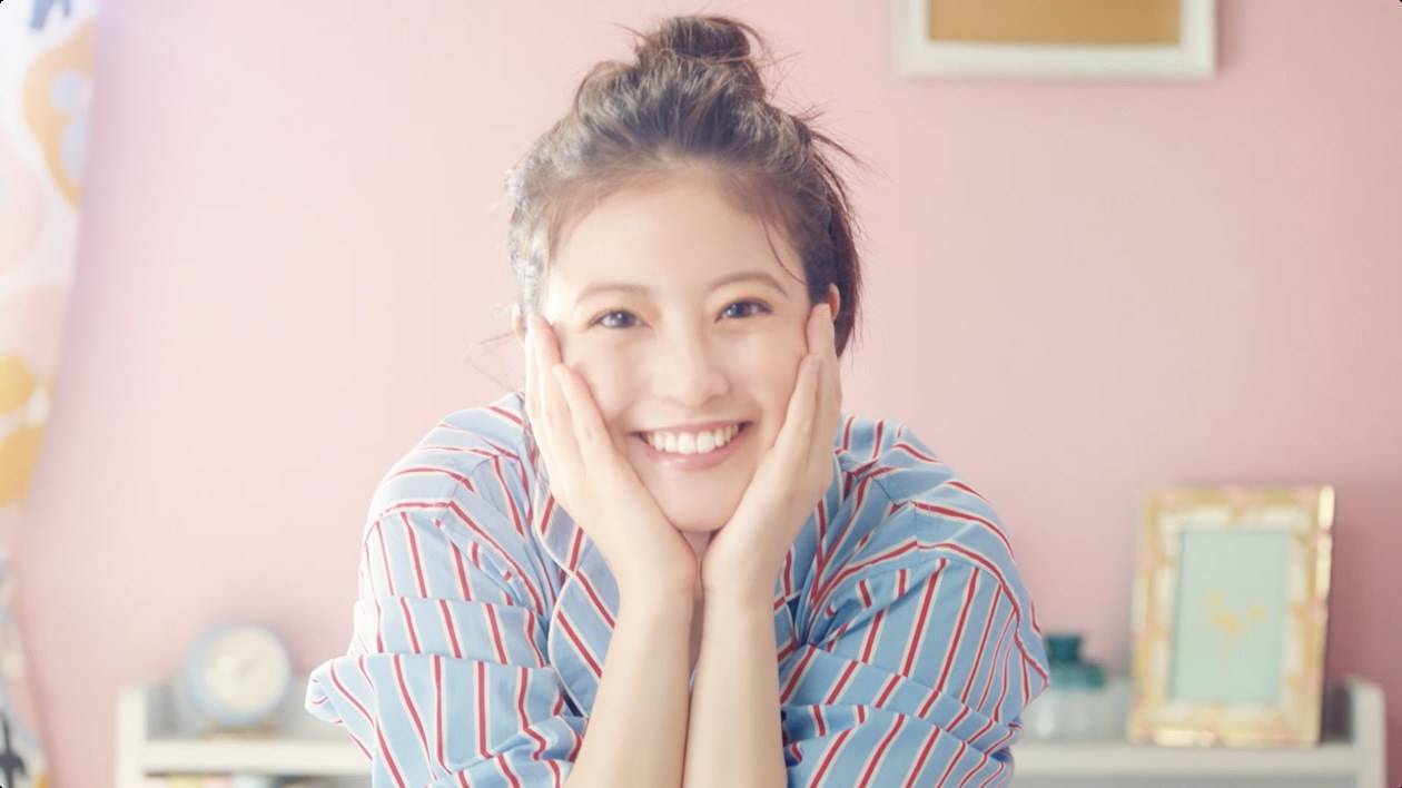 今田美桜、パジャマ姿の寝顔を披露　共演の猫にメロメロ　寝る前の習慣は…？