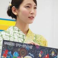 吉岡里帆と今田美桜「サマージャンボ」発売記念イベント