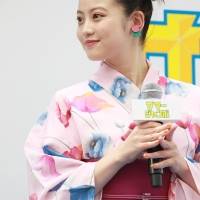 吉岡里帆と今田美桜「サマージャンボ」発売記念イベント