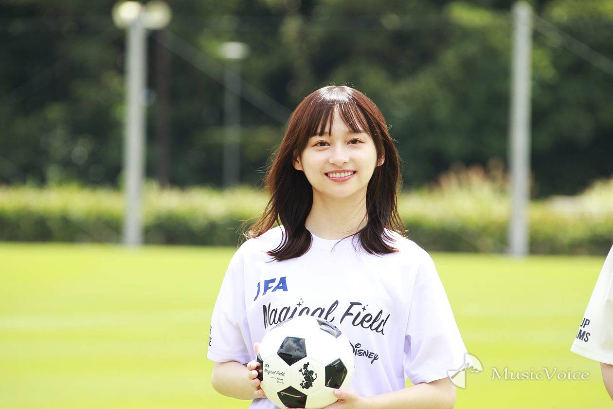 日向坂46影山優佳、華麗にシュート　澤穂希氏も「上手！きれい」