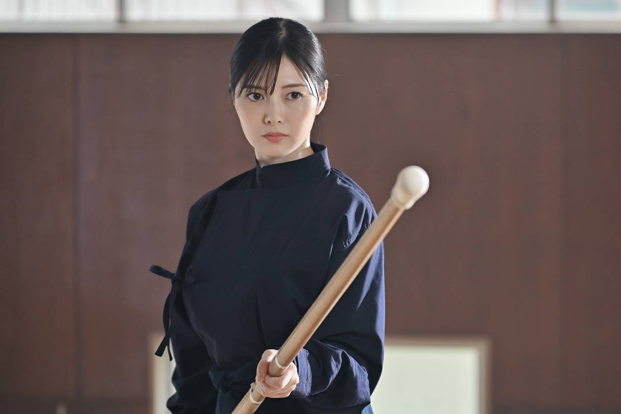 白石麻衣、道着姿初公開　町田啓太と早くも恋の予感？『テッパチ！』