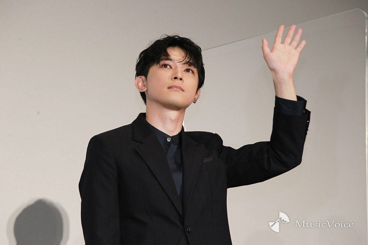 吉沢亮、こだわったイスの座り方「座ったままで王様らしさを」