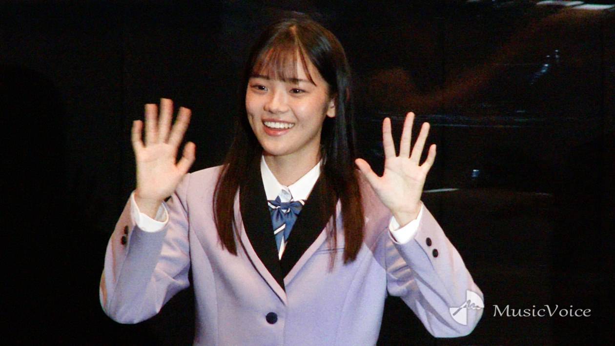 志田こはく、全力笑顔　顔が隠れ「ひょっこり」