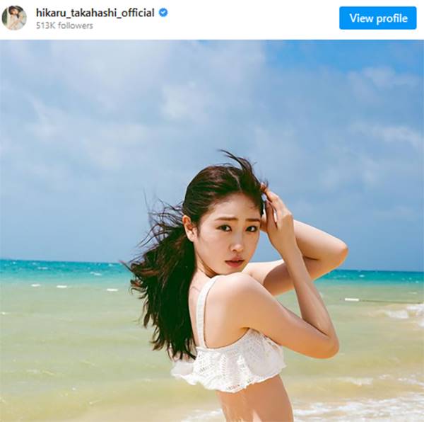 高橋ひかる、写真集オフショットで水着姿「素晴らしいお尻」