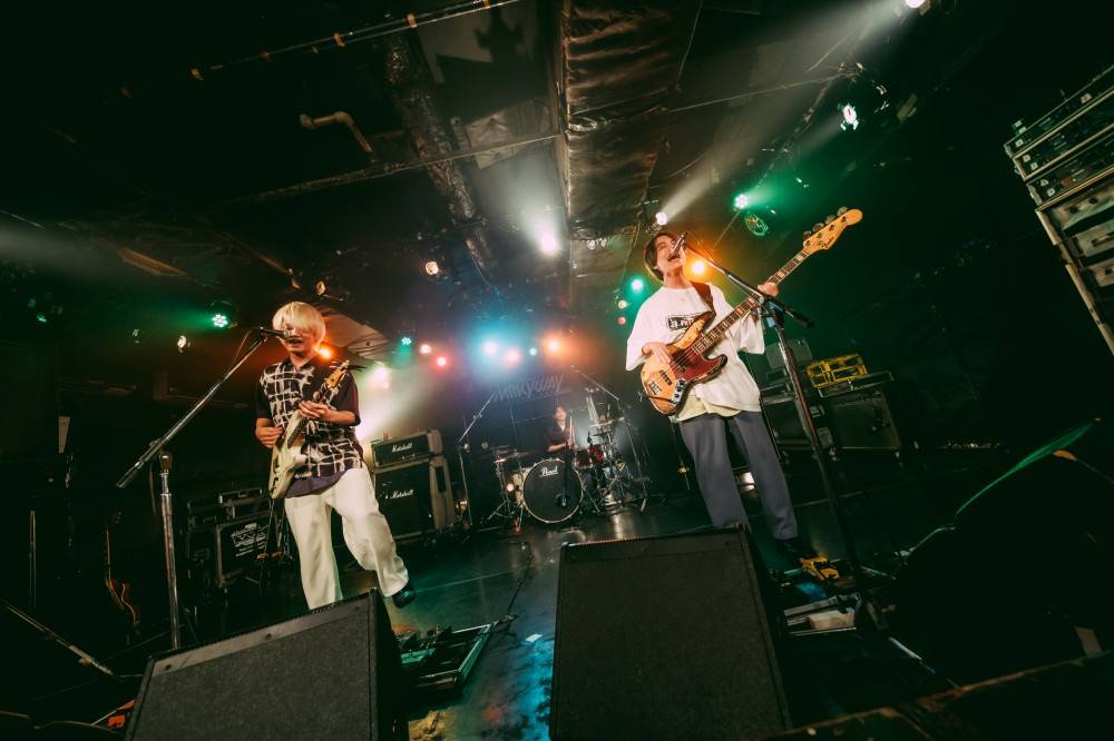 リアクション ザ ブッタ、初のドラマタイアップ「虹を呼ぶ」リリースツアー完遂
