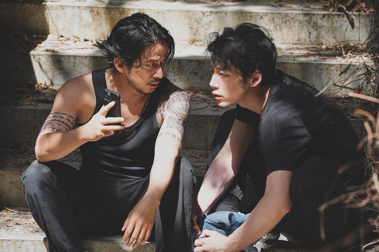 岡田准一×坂口健太郎「なんか、すごいのが出来た」、自信作『ヘルドッグス』特別映像