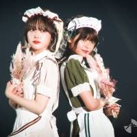 なえなの＆景井ひな、ランウェイで笑顔でハグ