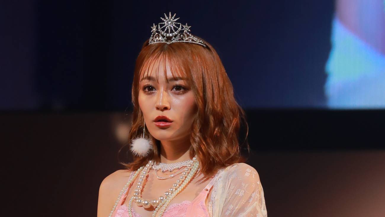 “れいぽよ”土屋怜菜、ランウェイで圧巻の美ボディ　レース＆ランジェリーで華麗に