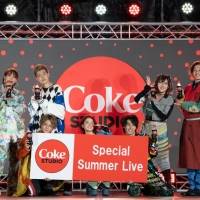 フォーエイト48、らしさ全開フォトセッション　投げキッス、決め顔、ひょっこり、全力笑顔