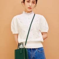 浜辺美波、秋の新作の着こなし