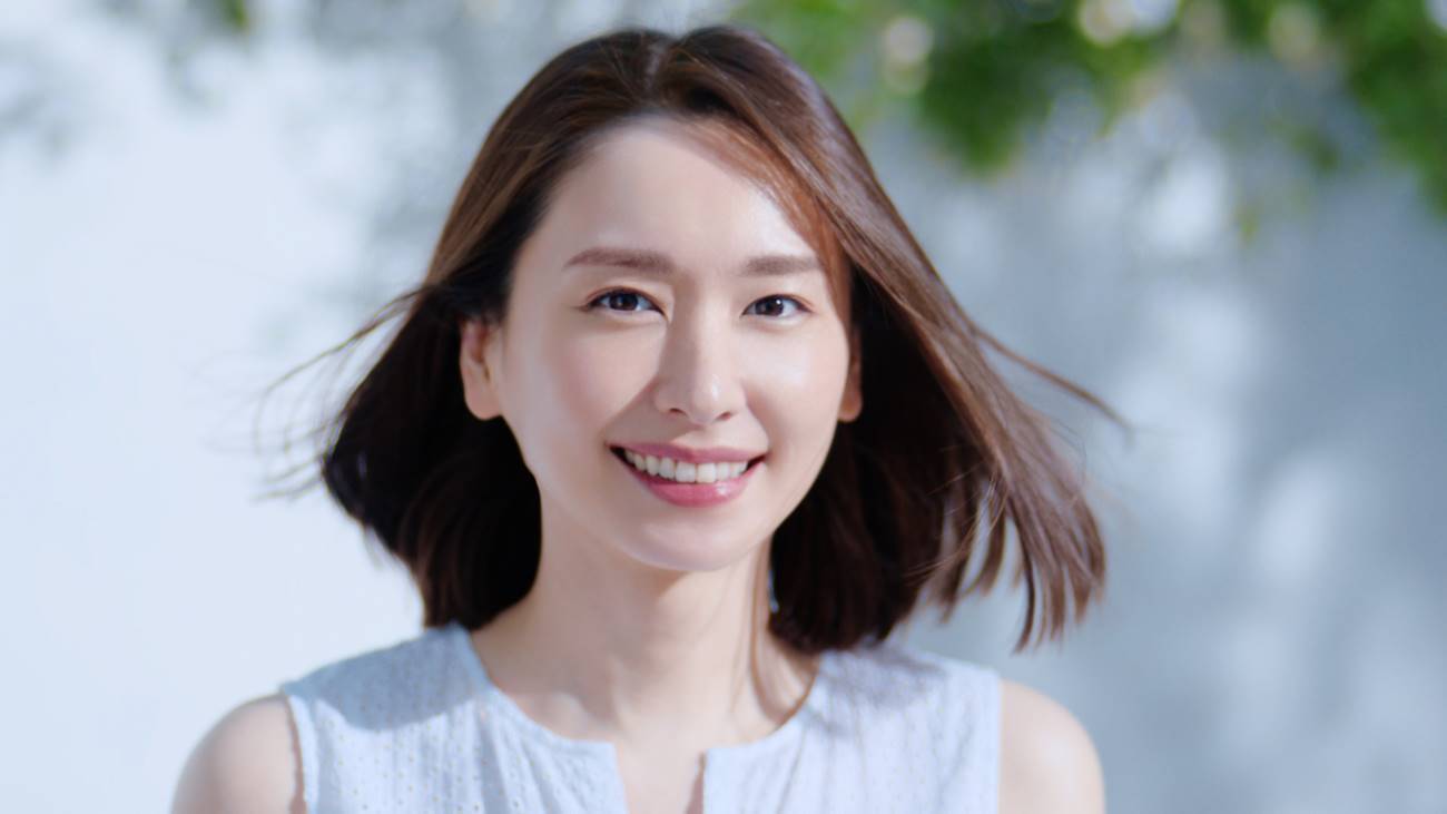新垣結衣、髪をなびかせる姿が美しい　メイキングでは無邪気でキュートな姿