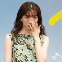 永野芽郁が涙　声を詰まらせ「誇りに思う」　親友・奈緒も