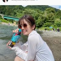 小芝風花、太もも露わ大胆美脚に「まぶしすぎる！」