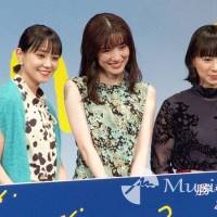 永野芽郁＆奈緒、フォトセッションでの動きが可愛い