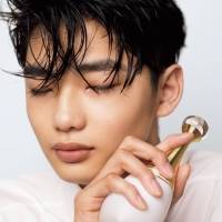 冨永愛と章胤が『ヴォーグ ジャパン』10月号で共演