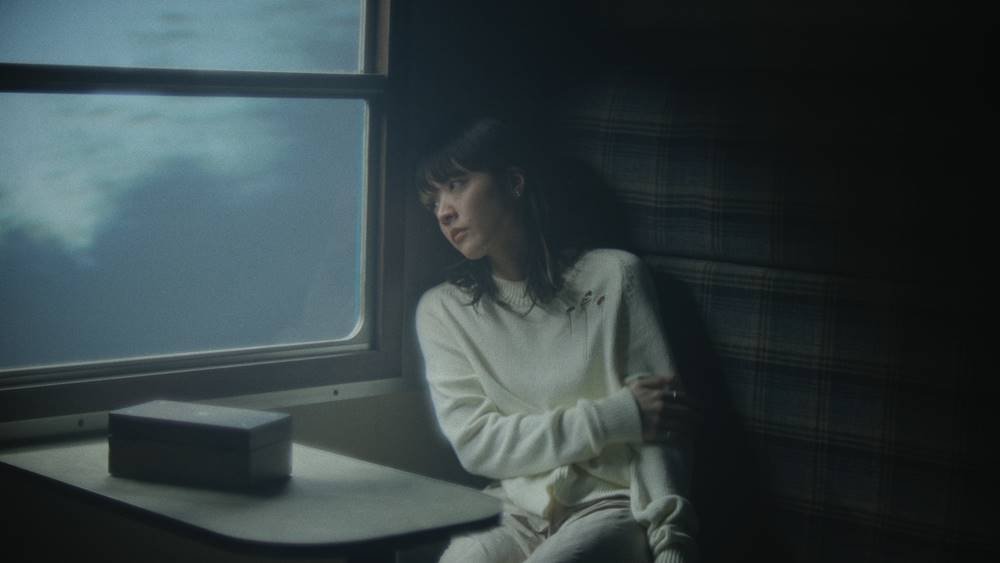 あいみょん「終わらない妄想の旅」Classic 6氏と初タッグ「3636」MV公開