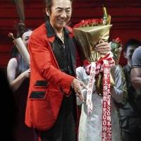 市村正親主演舞台『ミス・サイゴン』1500公演達成