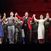 市村正親主演舞台『ミス・サイゴン』1500公演達成