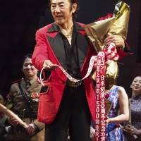 市村正親主演舞台『ミス・サイゴン』1500公演達成