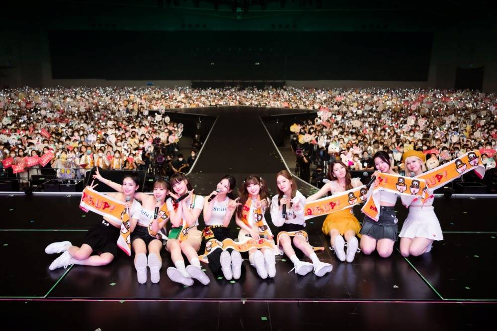 NiziU、1st Tour開幕　福岡公演初日１万人を動員「私たちの夢が叶いました！」
