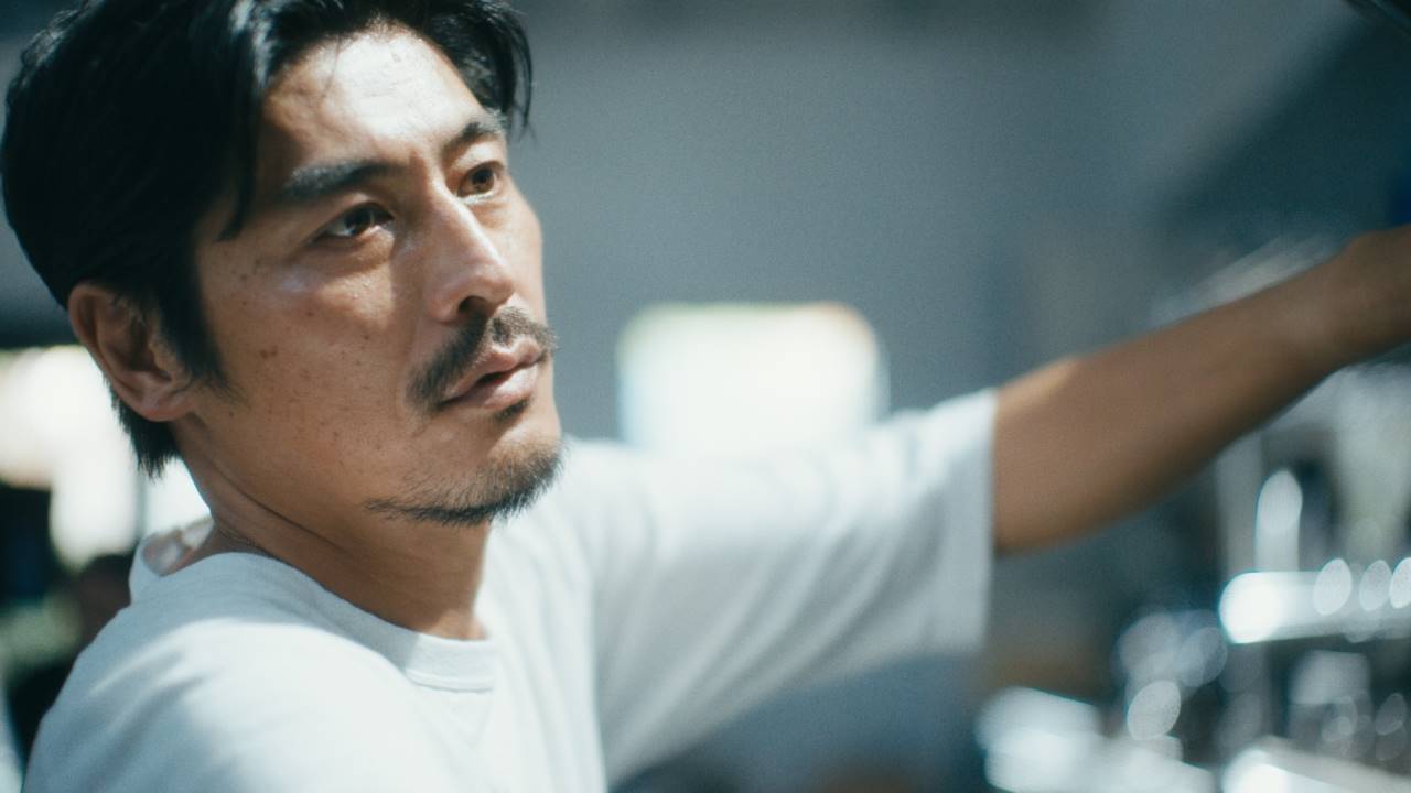 坂口憲二、渋みの大人表情と和やか笑顔　元気な姿で「５０３～♪」口ずさむ