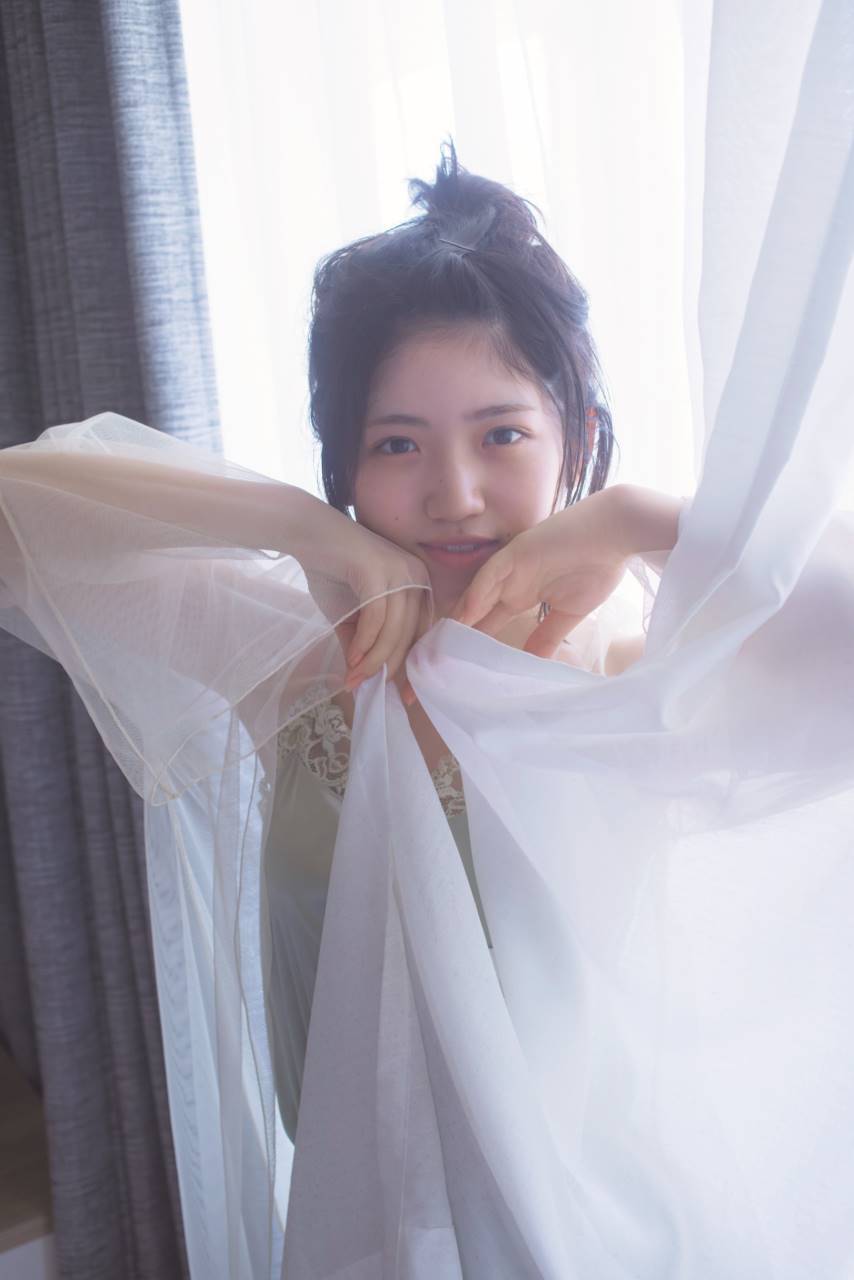AKB48村山彩希、写真集水着カット公開「大人っぽい私も楽しんで」