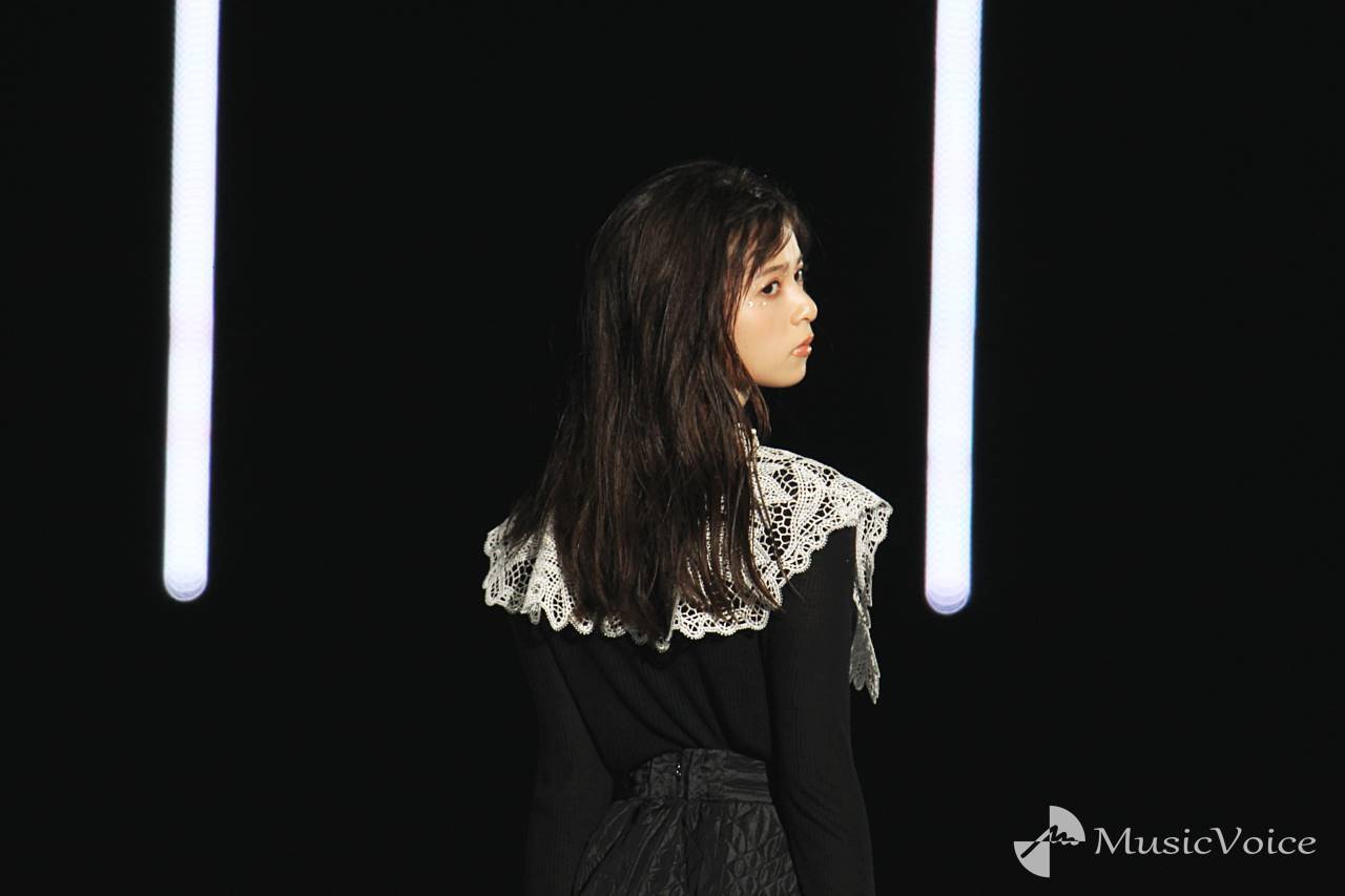 乃木坂46齋藤飛鳥、黒のワンピ　濡れ髪大人の色気　