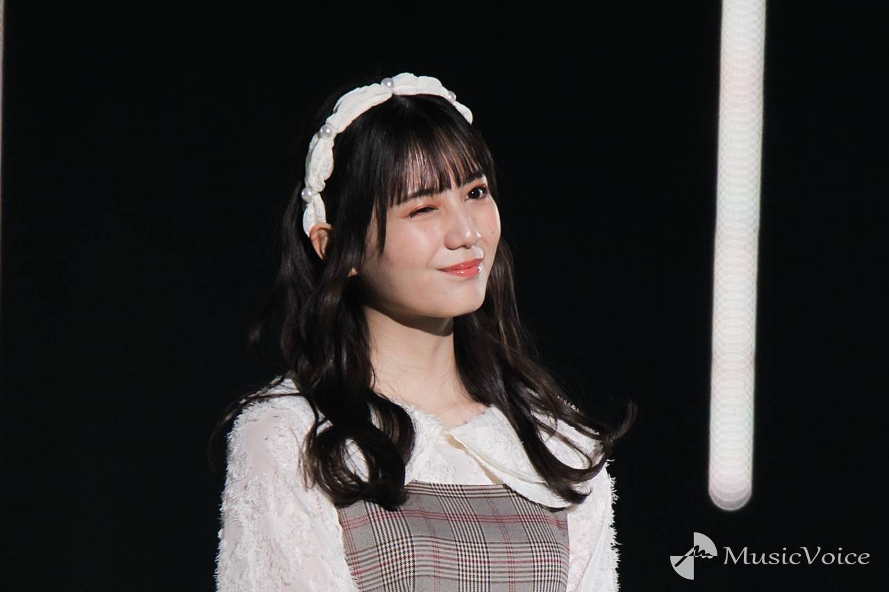 日向坂46小坂菜緒「かわいい」が溢れる、デートコーデでウインク