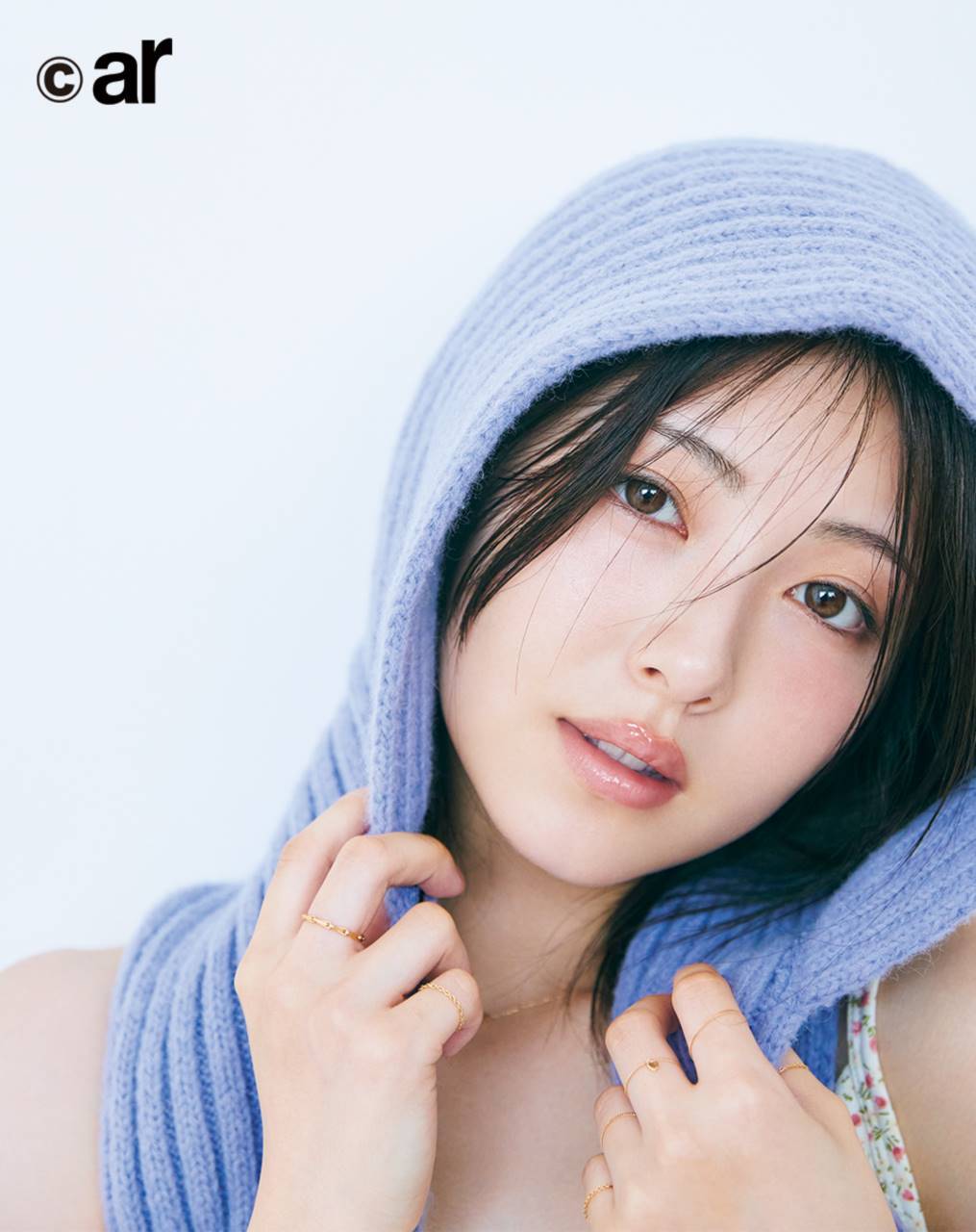 浜辺美波、大人っぽ溢れる透明感　コンプレックスの向き合い方にも言及